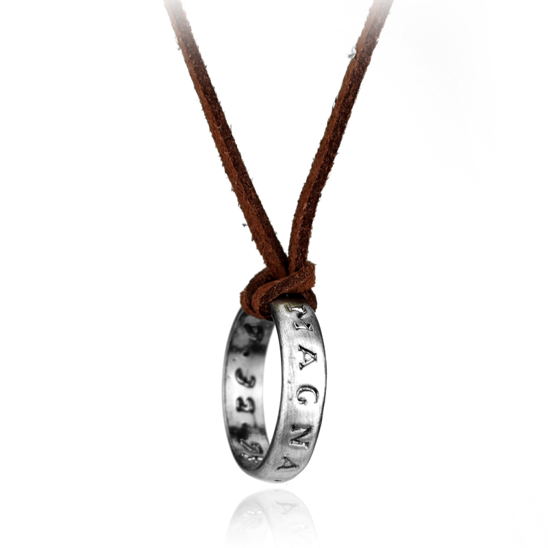 Vintage Jewelry Collection - Colar de Couro com Pingente de