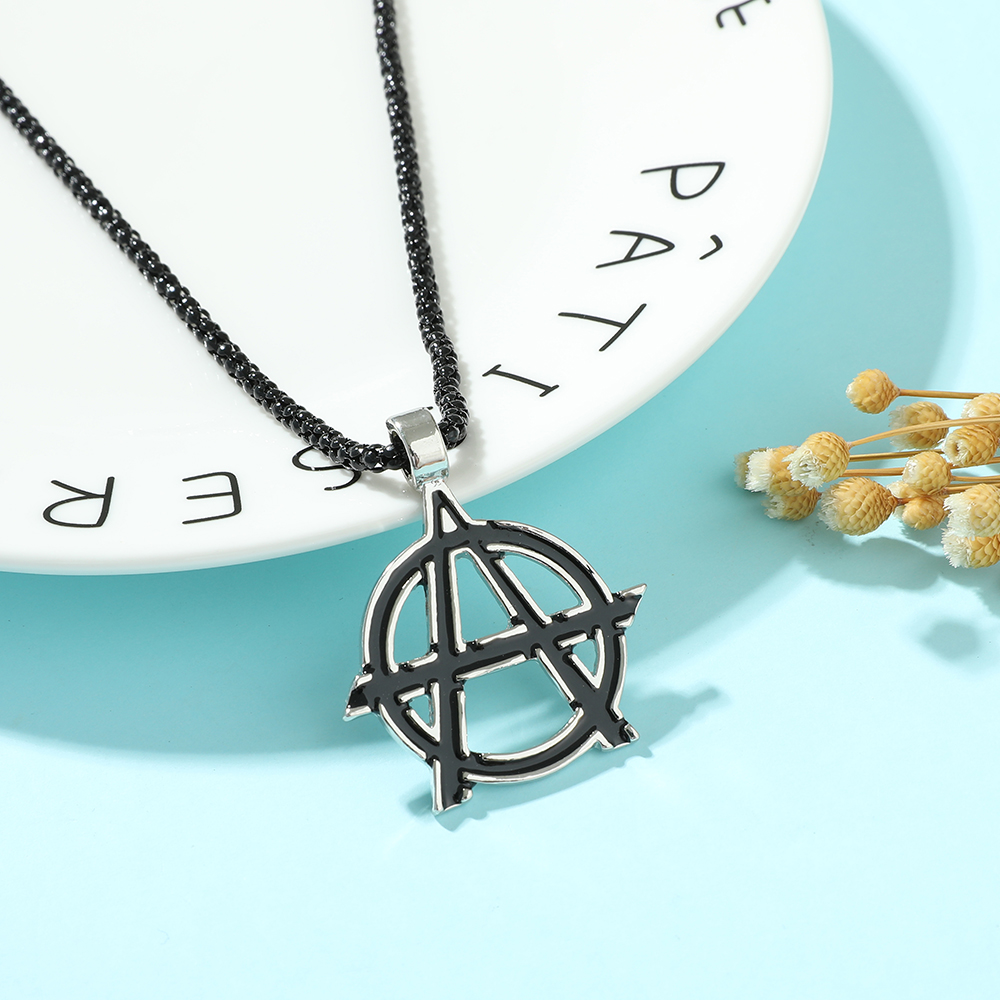 Vintage Jewelry Collection - Colar com Símbolo do Letra A