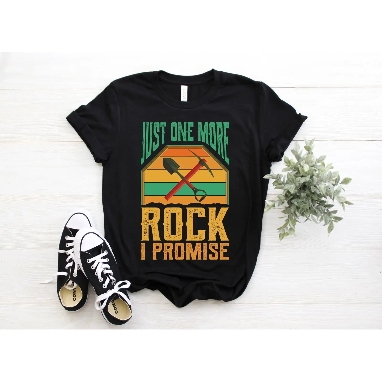 Vintage Collectibles And More - Camiseta Engraçada 'Apenas Mais Uma Rocha,