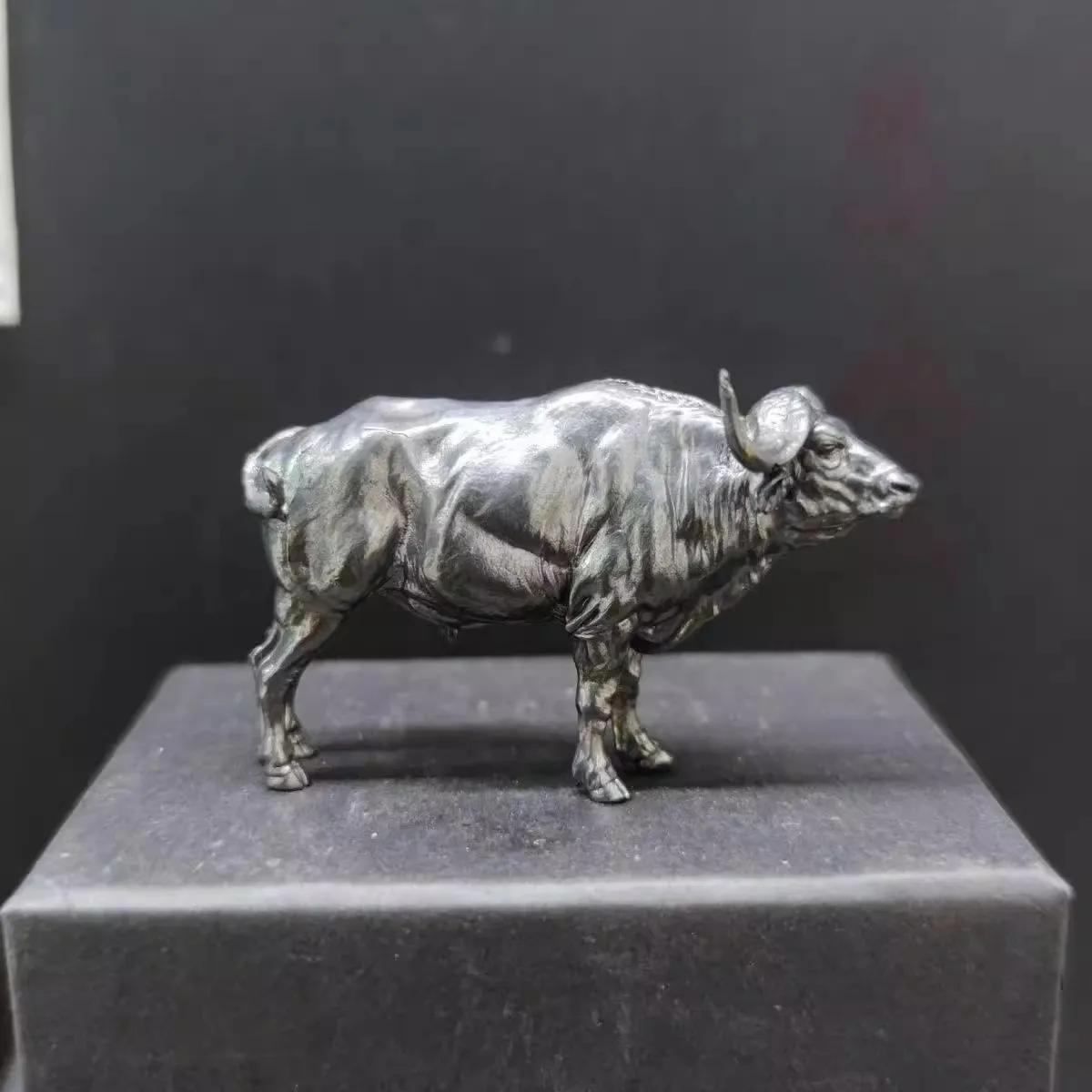 Escultura de búfalo africano d - Vintage Collectible Furniture avaliação e preço