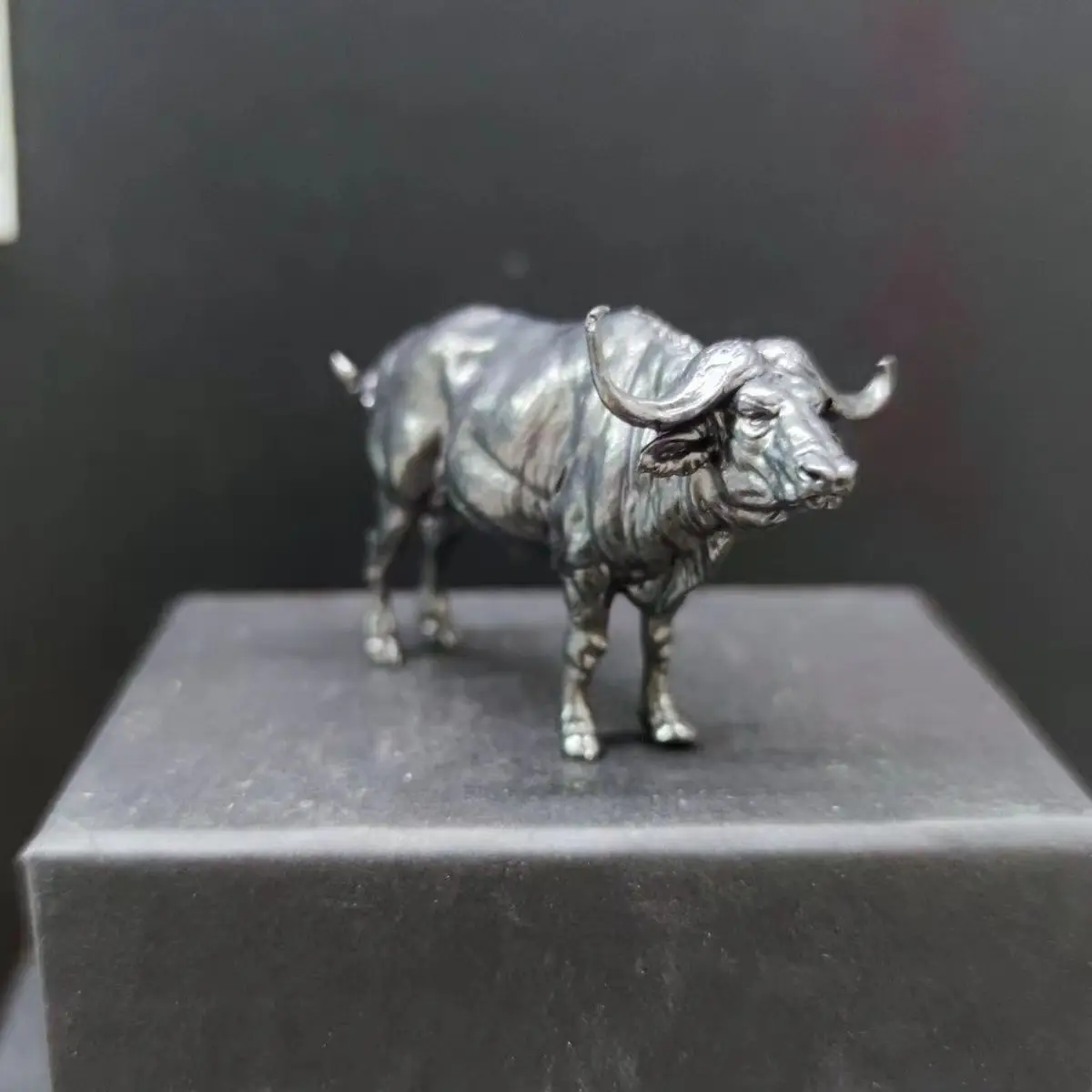 Escultura de búfalo africano d - Vintage Collectible Furniture avaliação e preço