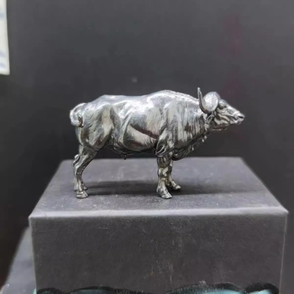 Escultura de búfalo africano d - Vintage Collectible Furniture avaliação e preço
